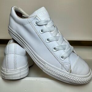 Converse Chuck Taylor All Star Low - Women 7.5 - Clean AF - Premium All Leather